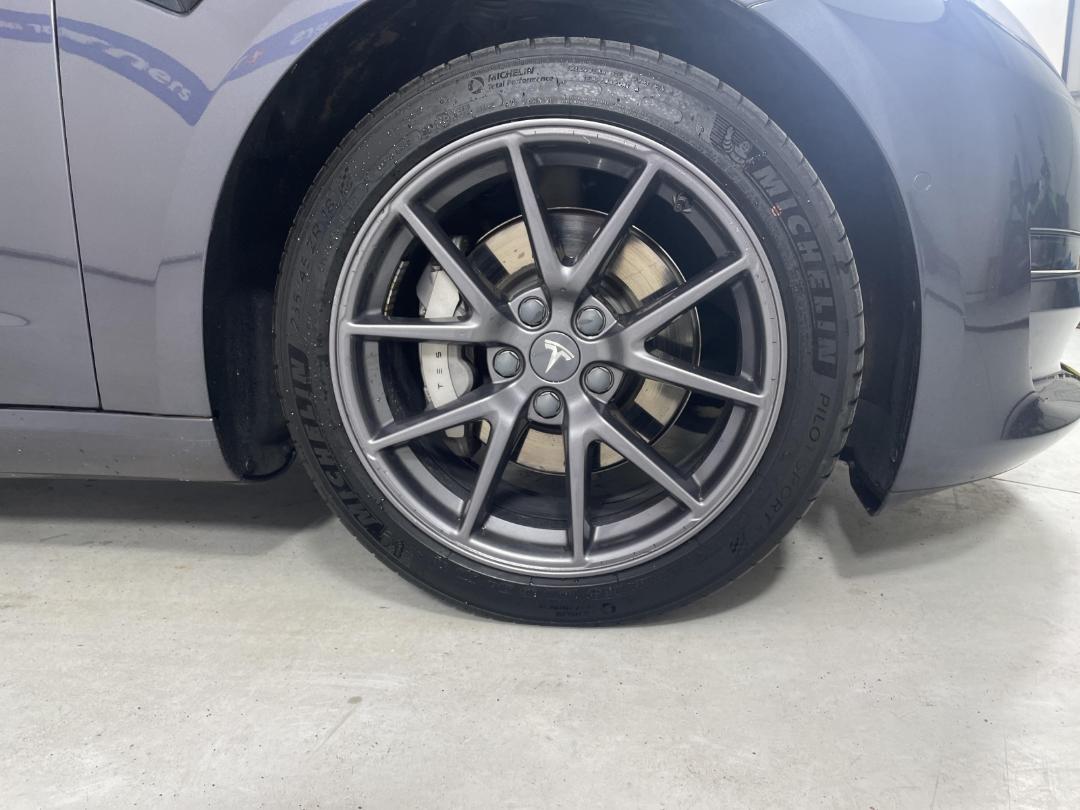 Photo '9' of Tesla Model 3