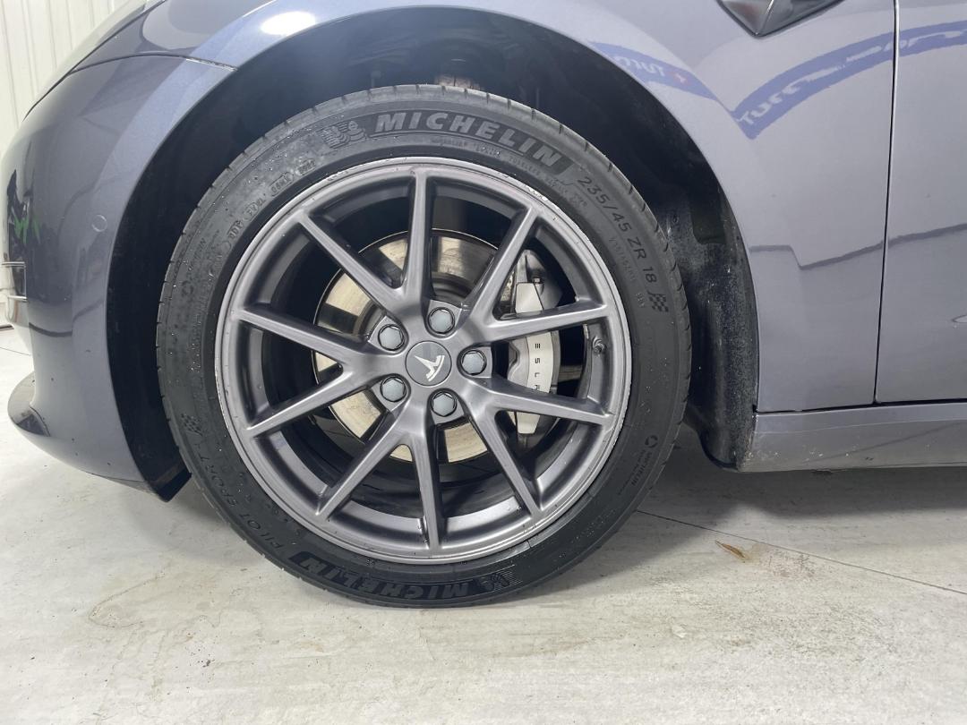 Photo '10' of Tesla Model 3