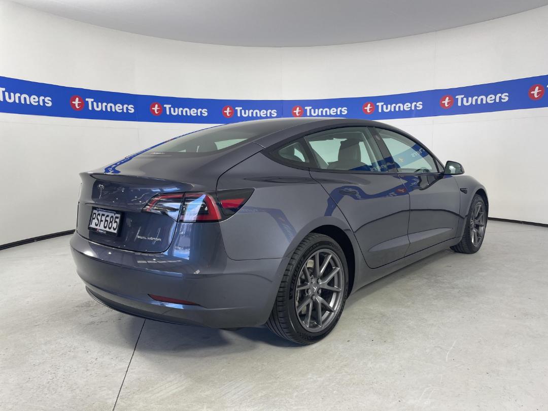 Photo '7' of Tesla Model 3