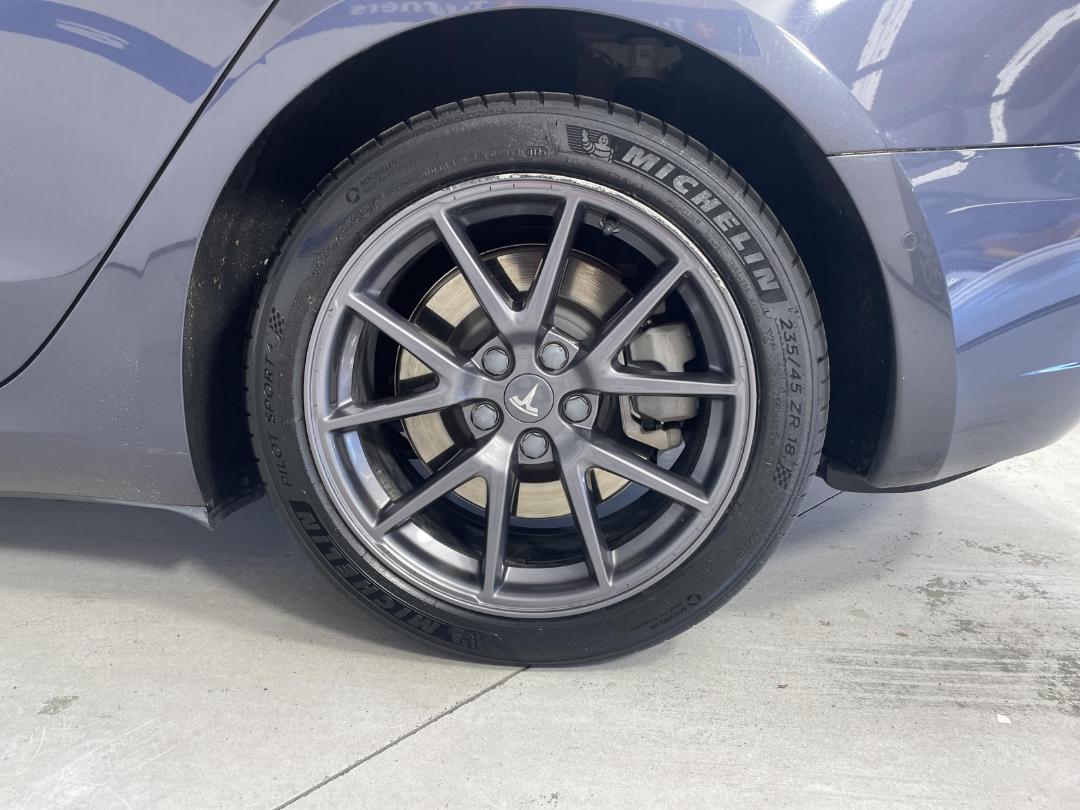 Photo '11' of Tesla Model 3