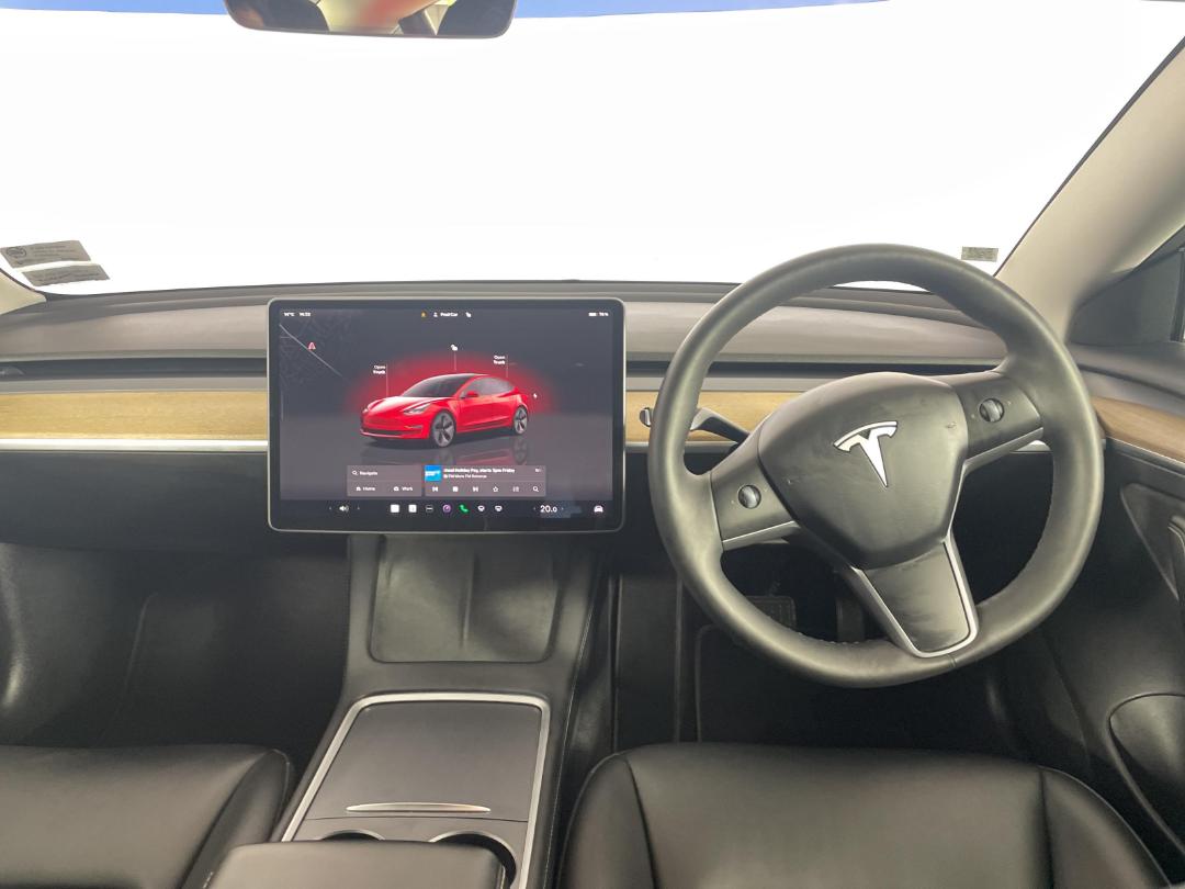 Photo '17' of Tesla Model 3
