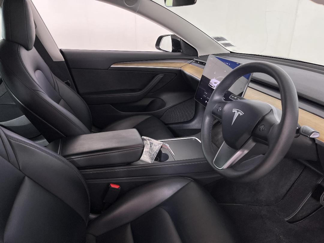 Photo '16' of Tesla Model 3 Photo '16' of Tesla Model 3