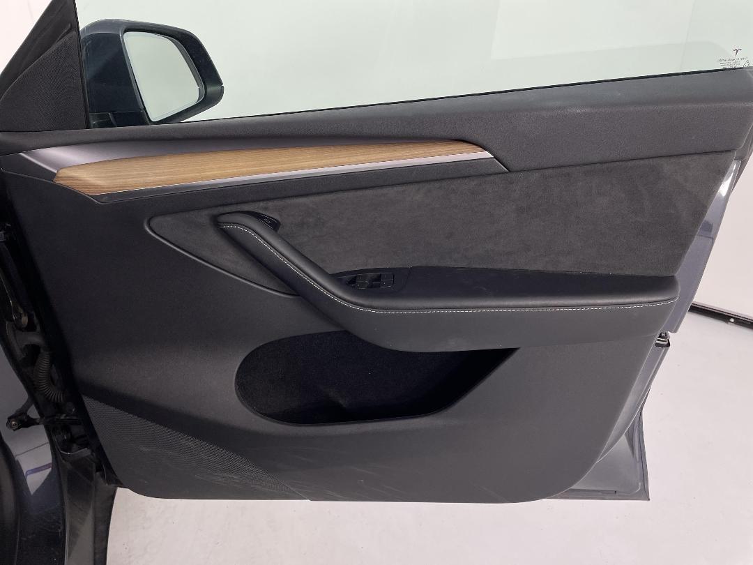 Photo '15' of Tesla Model Y