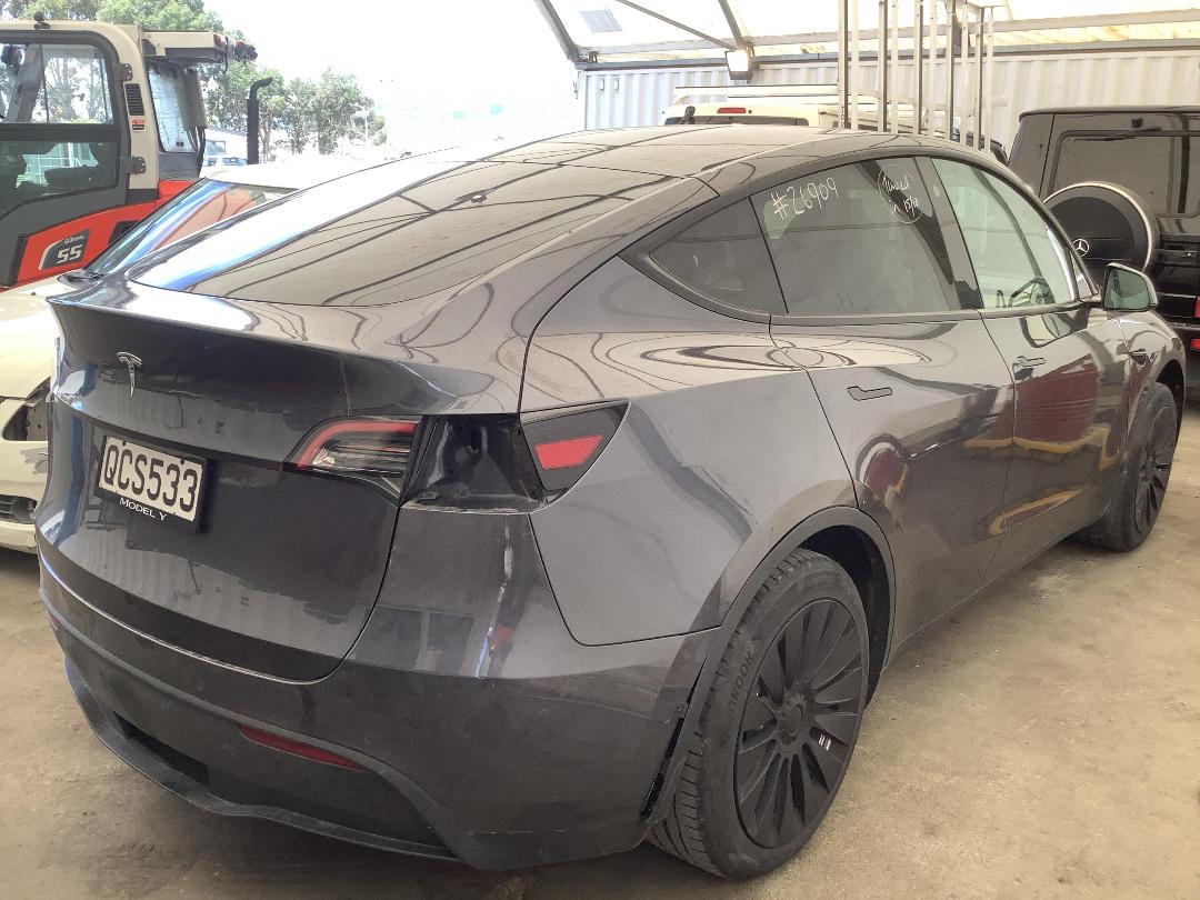 Photo '3' of Tesla Model Y Rear Wheel Drive Photo '3' of Tesla Model Y Rear Wheel Drive