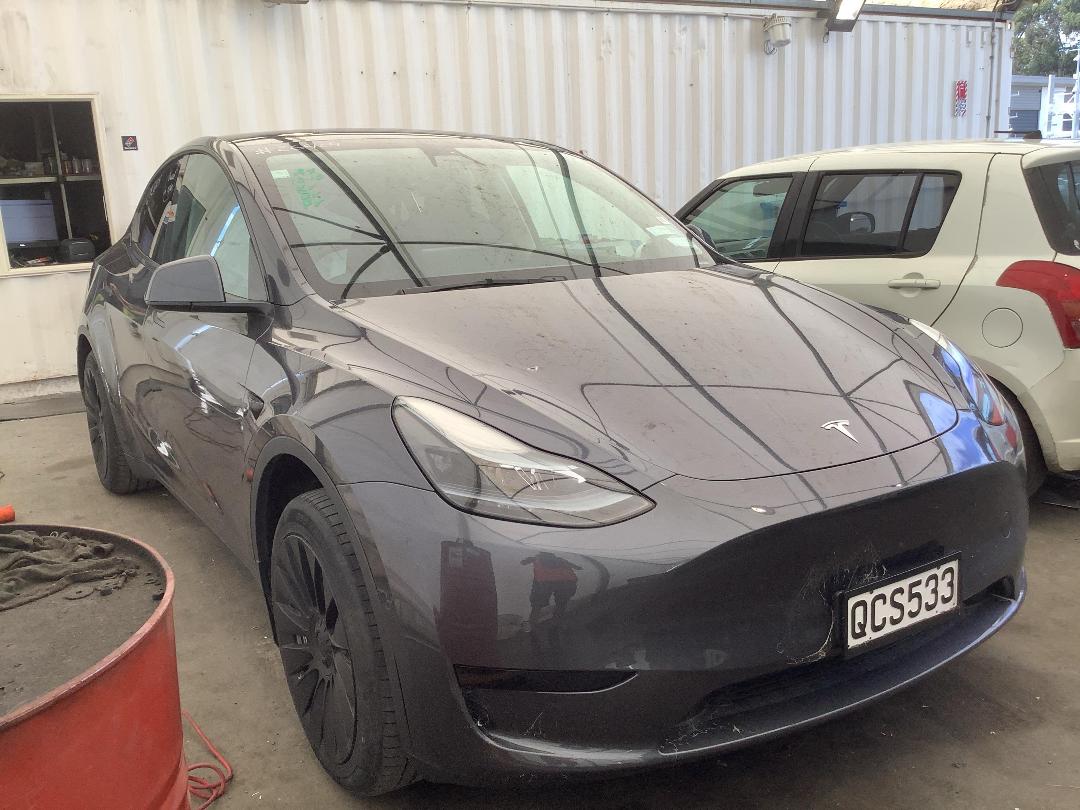 Photo '2' of Tesla Model Y Rear Wheel Drive Photo '2' of Tesla Model Y Rear Wheel Drive