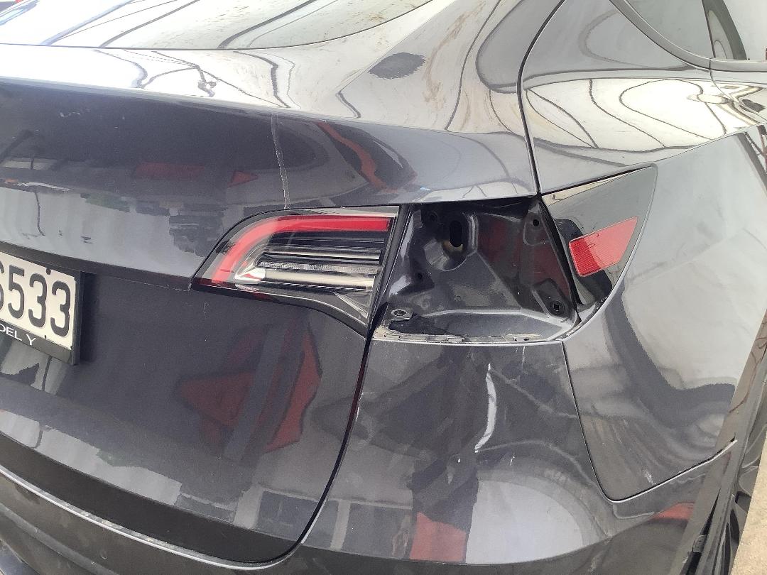 Photo '4' of Tesla Model Y Rear Wheel Drive Photo '4' of Tesla Model Y Rear Wheel Drive