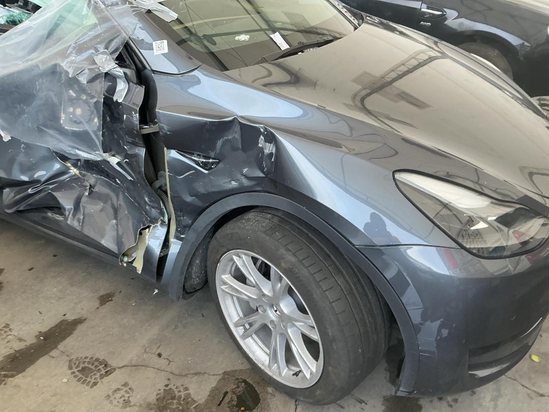 Photo '4' of Tesla Model Y Rear Wheel Drive Photo '4' of Tesla Model Y Rear Wheel Drive