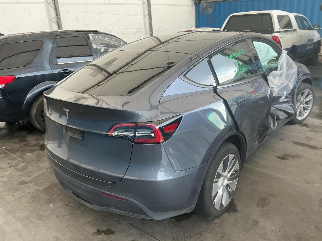 Photo '12' of Tesla Model Y Rear Wheel Drive Photo '12' of Tesla Model Y Rear Wheel Drive