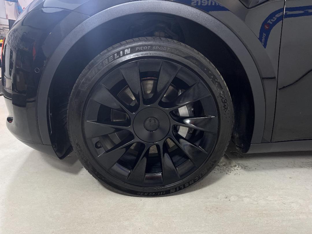 Photo '10' of Tesla Model Y