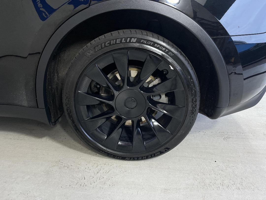 Photo '11' of Tesla Model Y