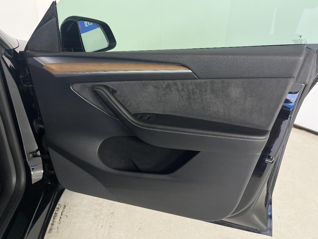 Photo '15' of Tesla Model Y
