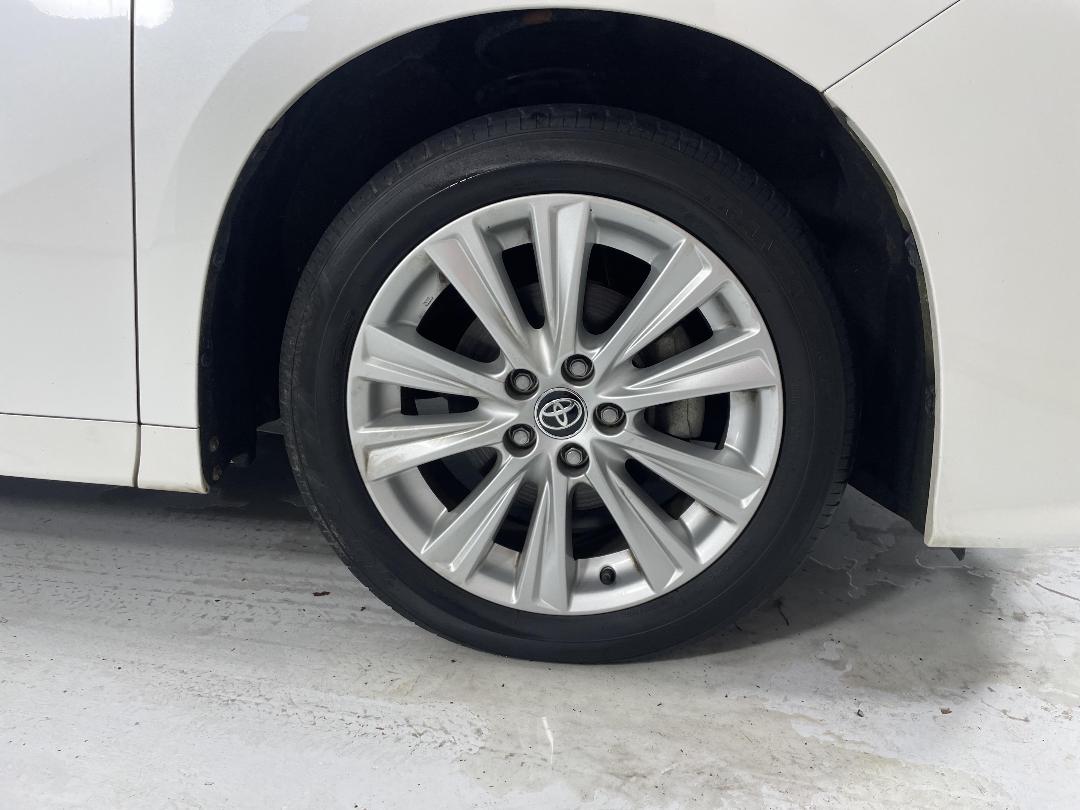 Photo '9' of Toyota Alphard