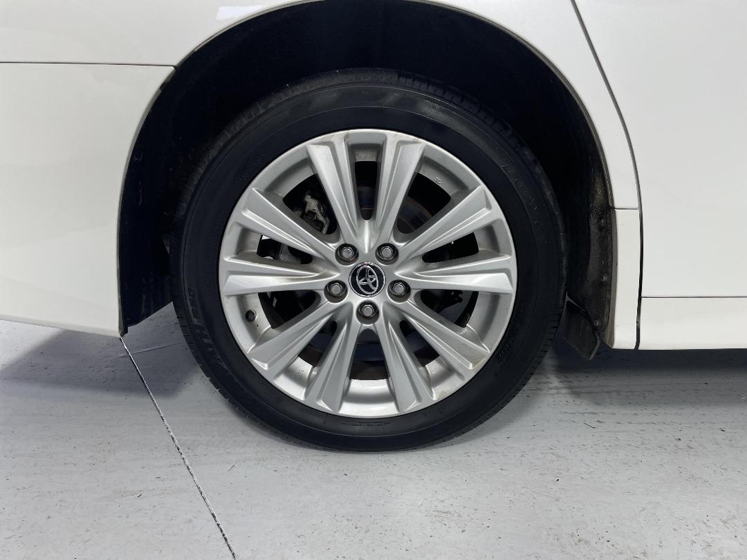 Photo '12' of Toyota Alphard