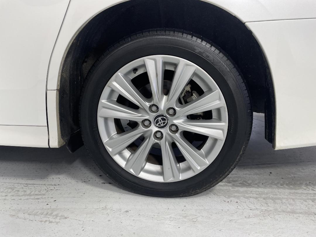 Photo '11' of Toyota Alphard