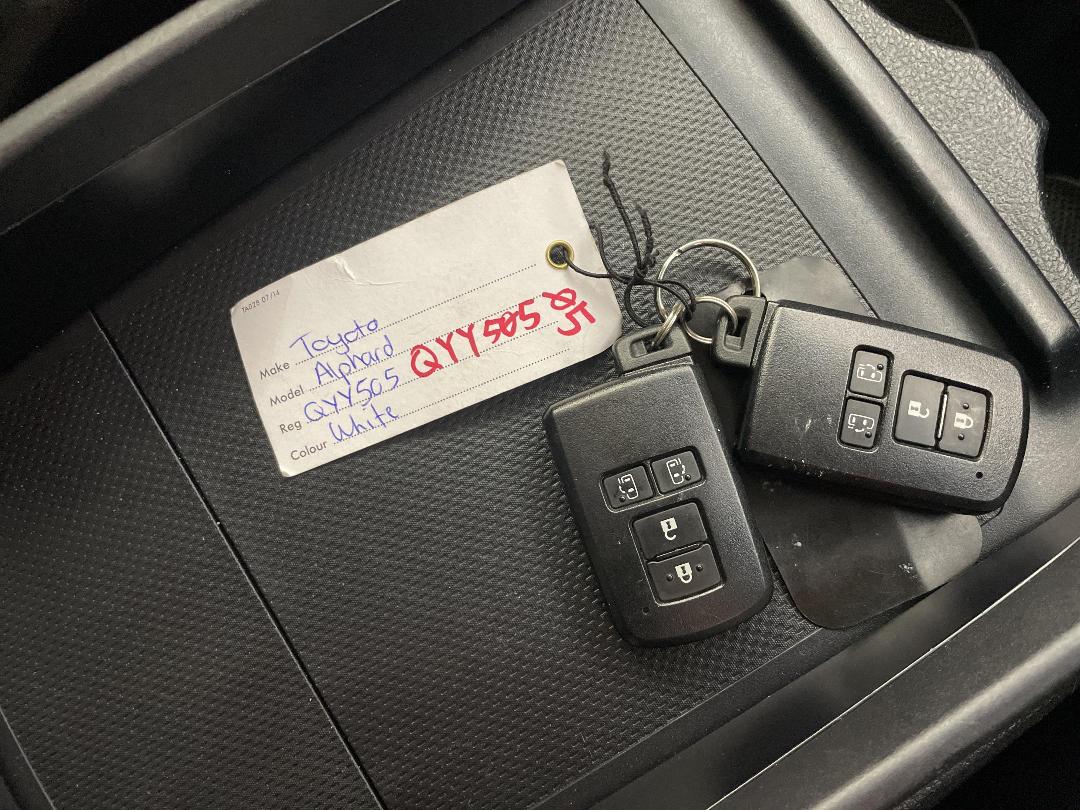 Photo '22' of Toyota Alphard