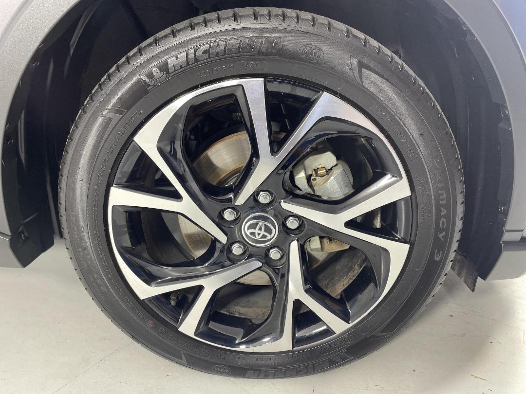 Photo '9' of Toyota C-HR