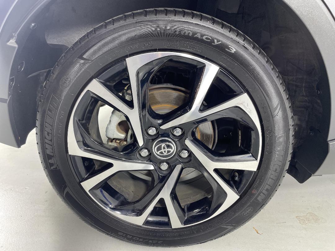 Photo '12' of Toyota C-HR