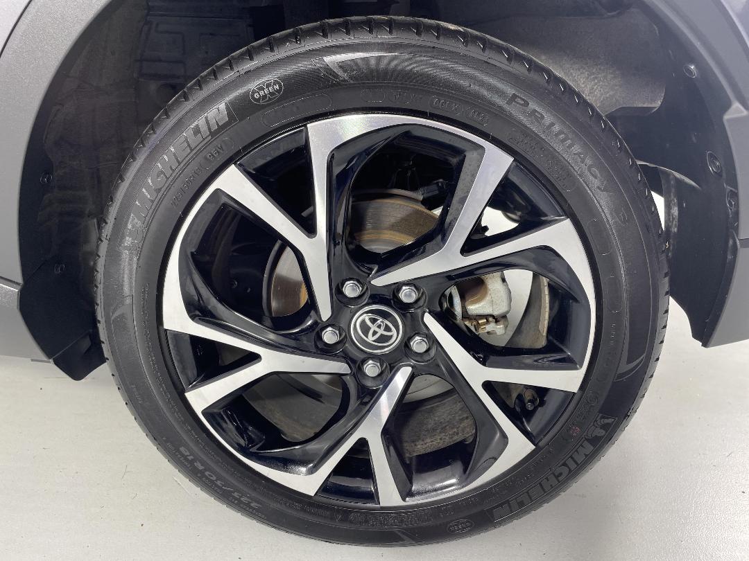 Photo '11' of Toyota C-HR