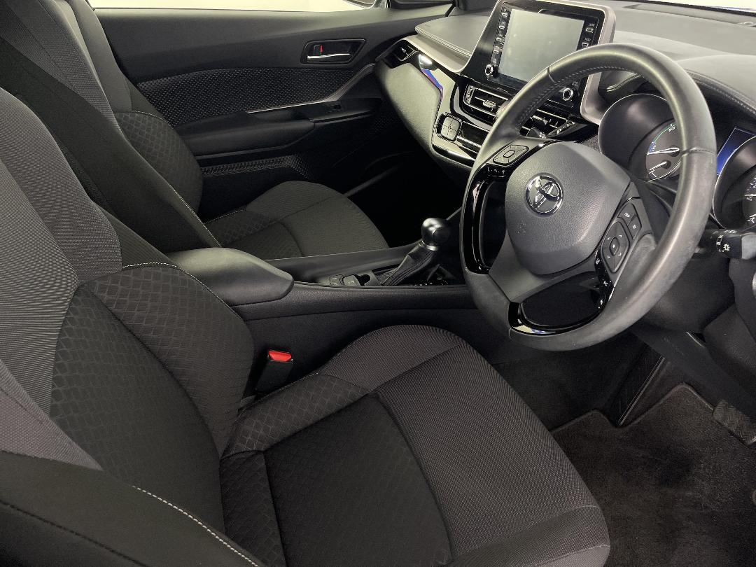 Photo '16' of Toyota C-HR