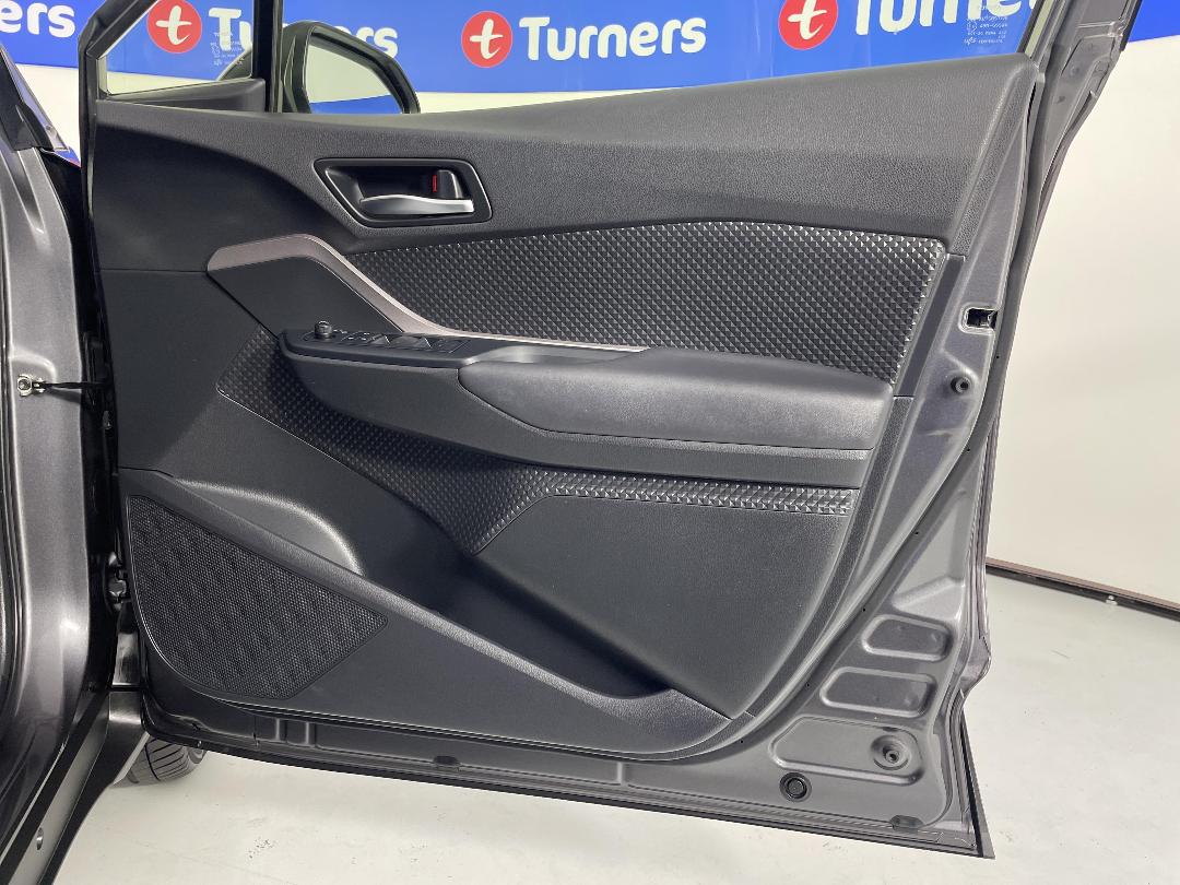 Photo '15' of Toyota C-HR