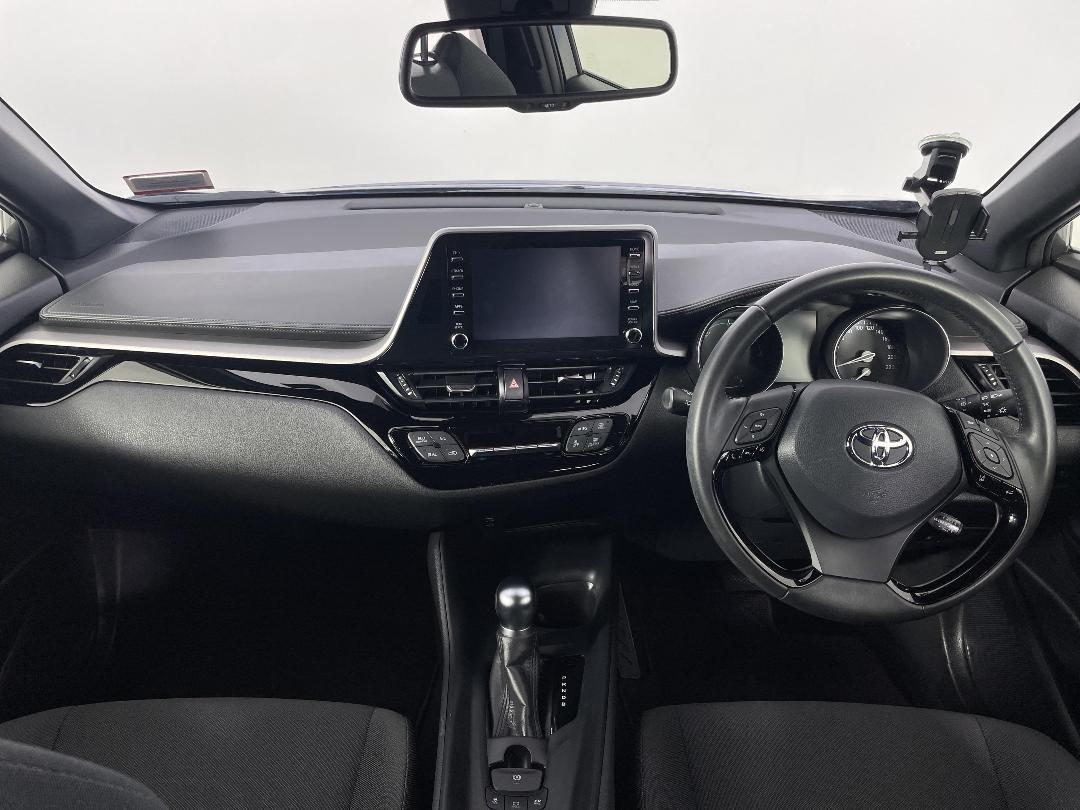 Photo '17' of Toyota C-HR