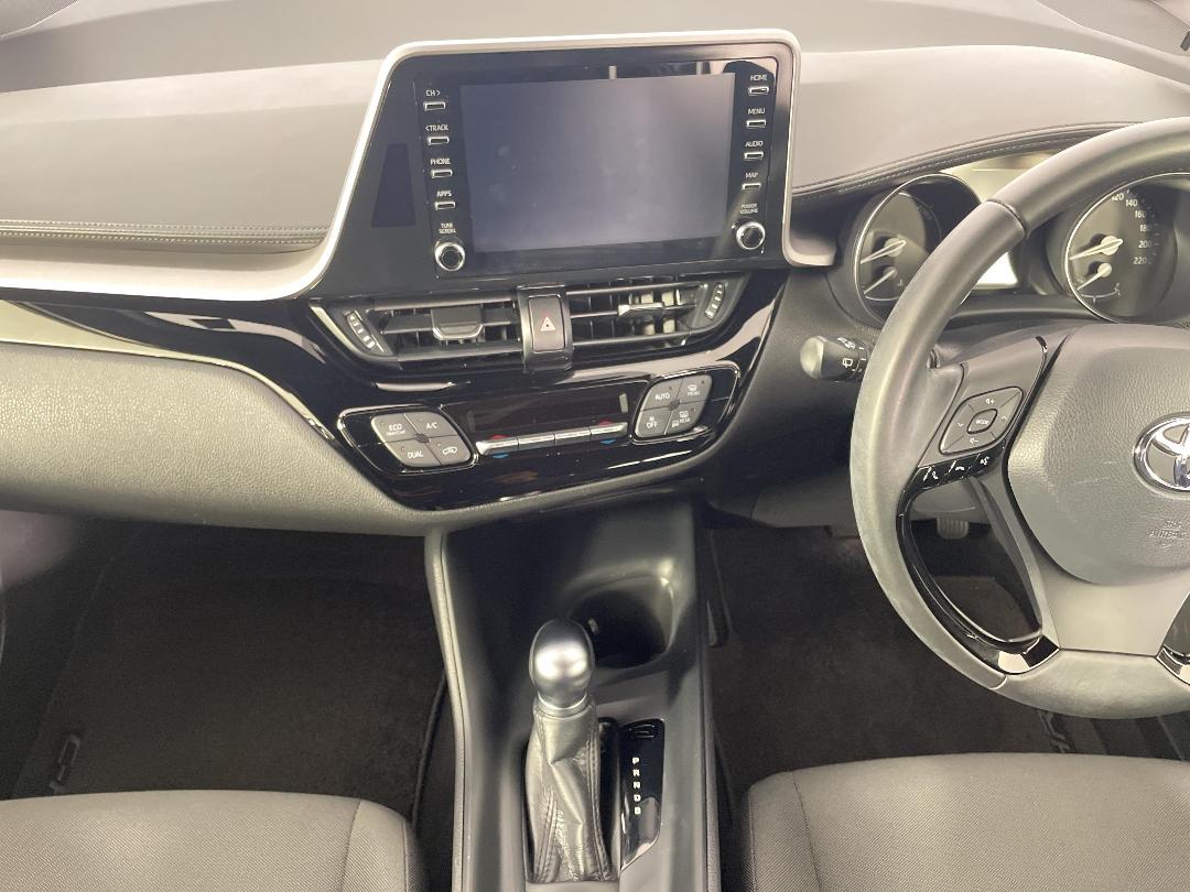 Photo '18' of Toyota C-HR