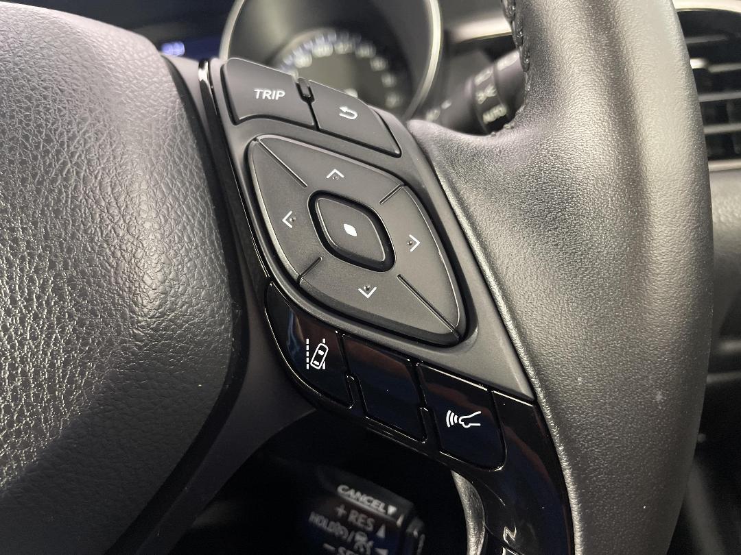 Photo '24' of Toyota C-HR