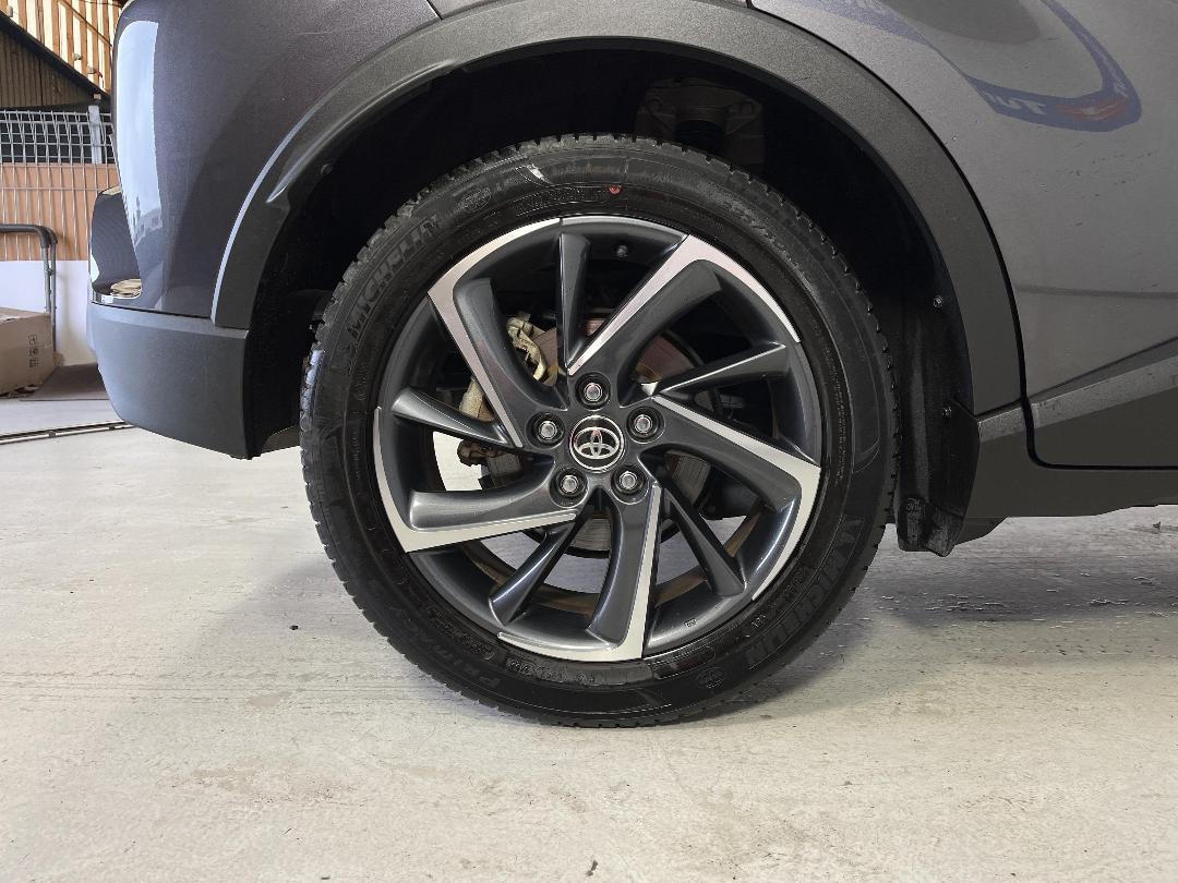 Photo '12' of Toyota C-HR