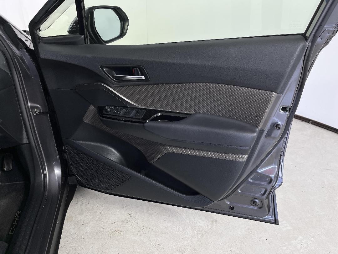 Photo '15' of Toyota C-HR