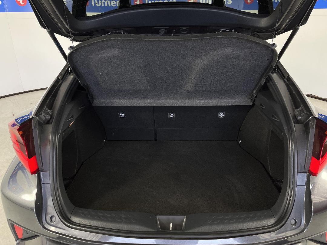 Photo '14' of Toyota C-HR