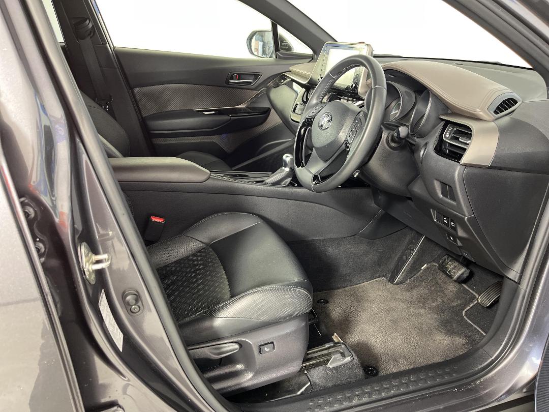 Photo '16' of Toyota C-HR