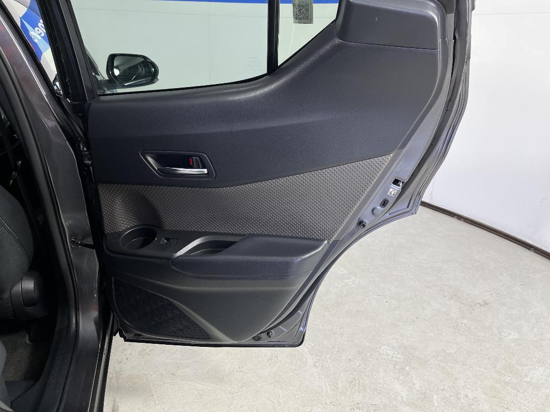 Photo '19' of Toyota C-HR