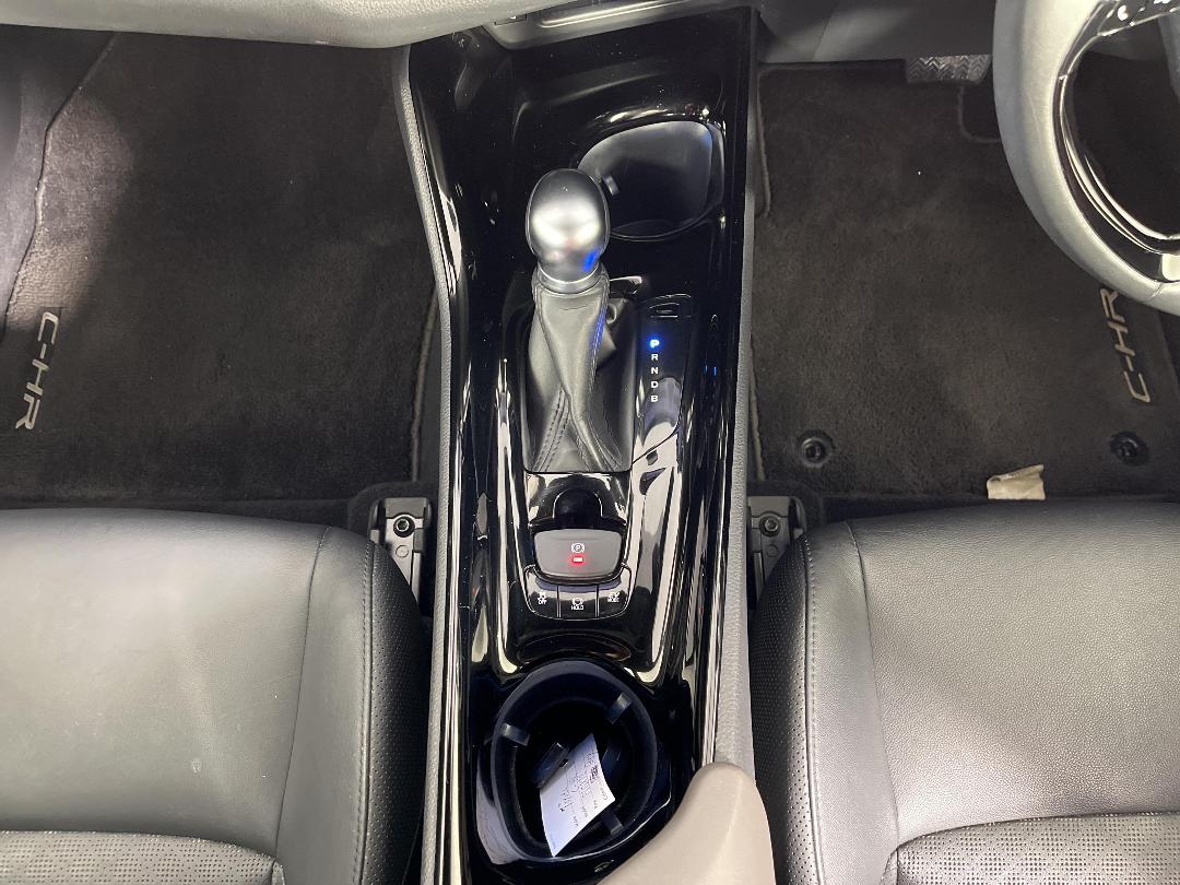 Photo '18' of Toyota C-HR