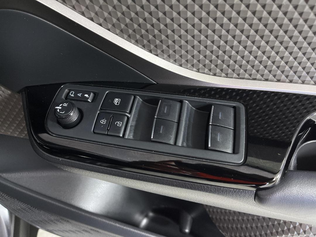 Photo '24' of Toyota C-HR