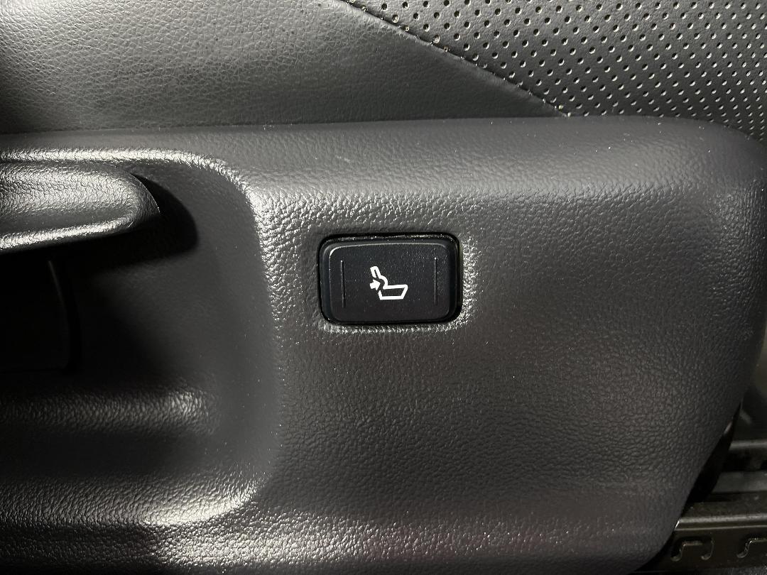 Photo '27' of Toyota C-HR