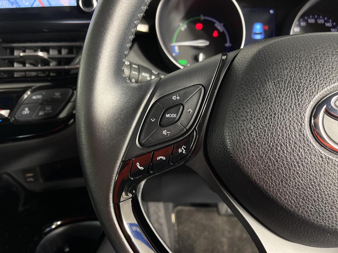 Photo '30' of Toyota C-HR