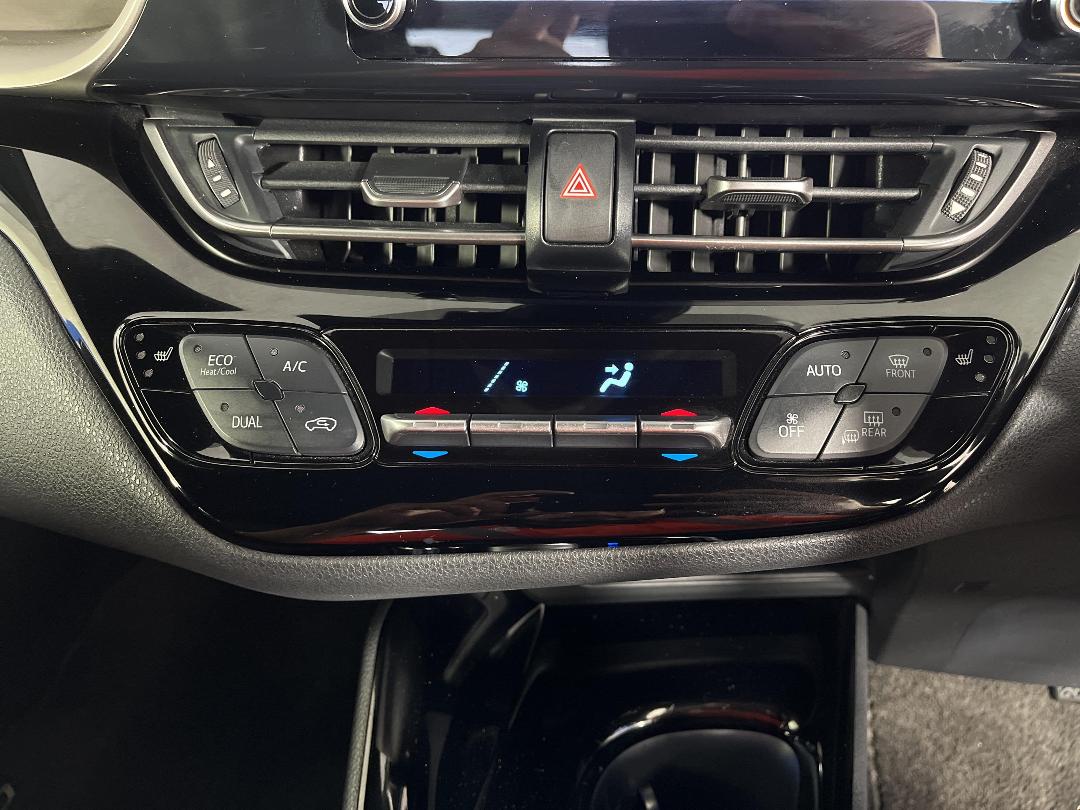 Photo '32' of Toyota C-HR