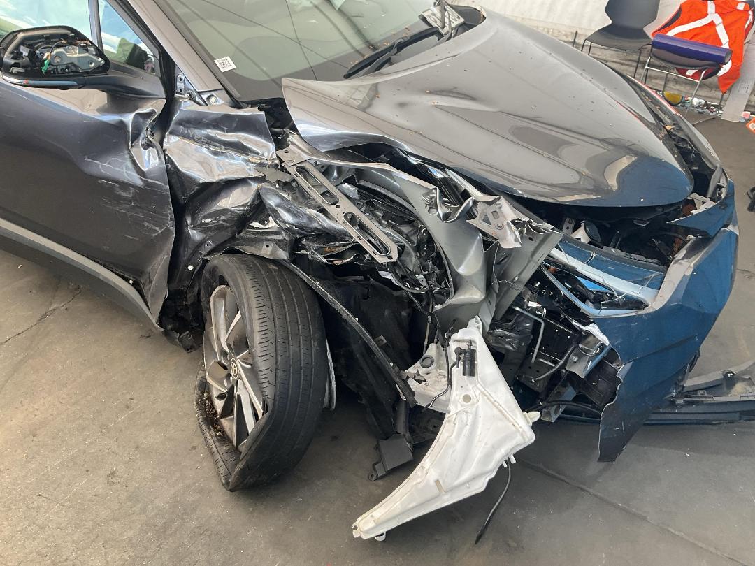 Photo '4' of Toyota C-HR Limited