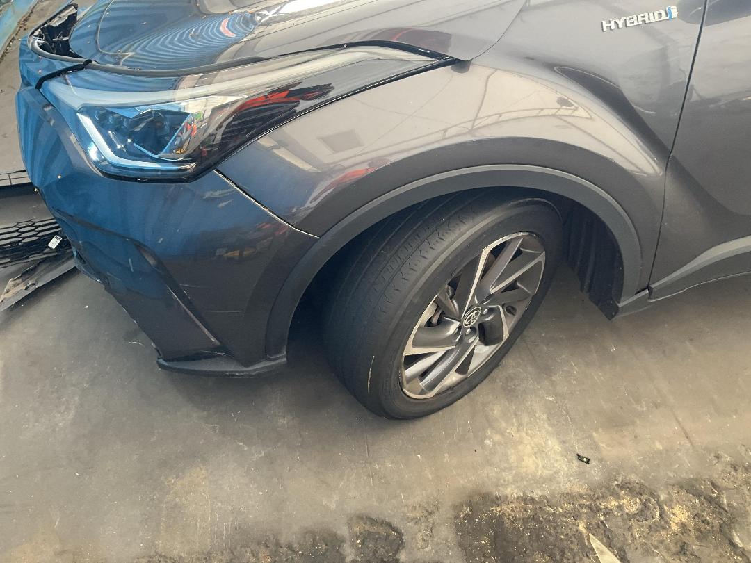 Photo '7' of Toyota C-HR Limited