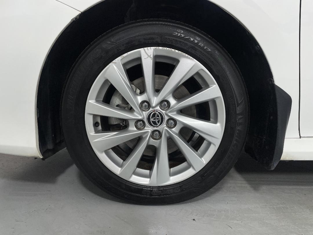 Photo '10' of Toyota Camry