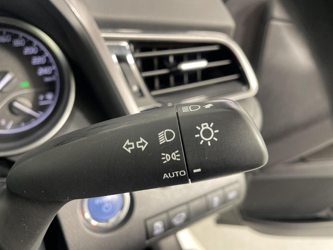 Photo '28' of Toyota Camry