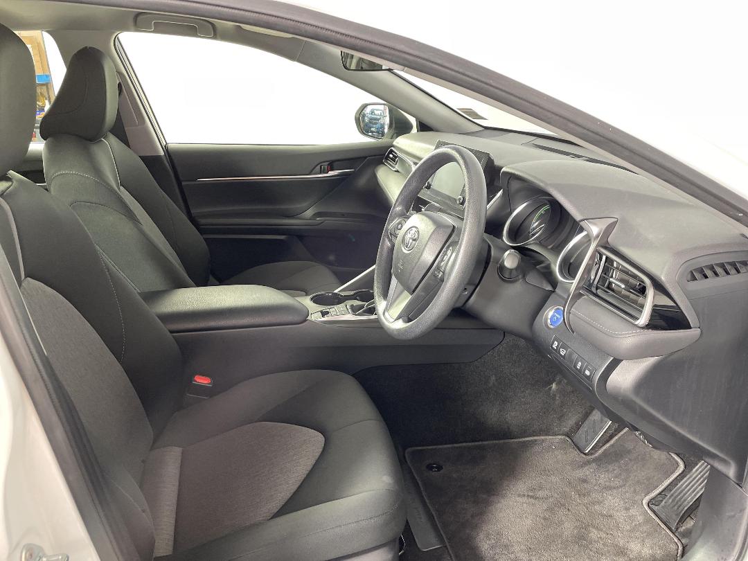 Photo '16' of Toyota Camry