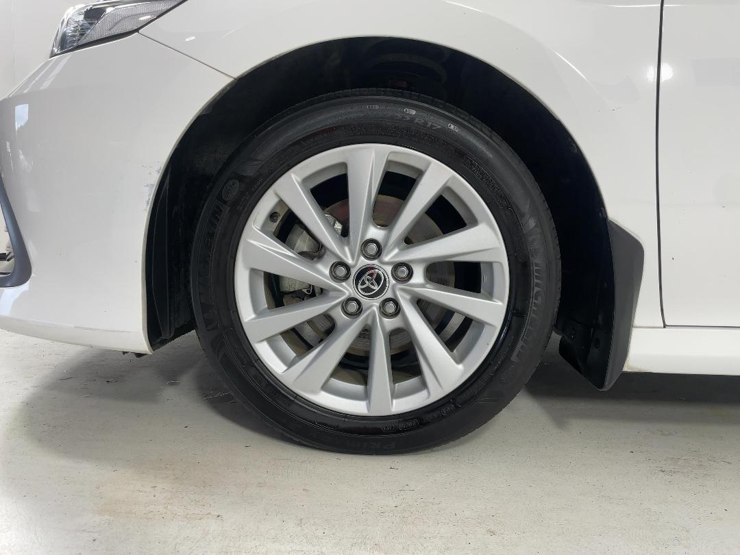 Photo '10' of Toyota Camry