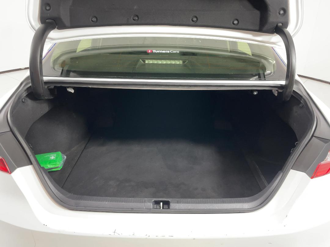 Photo '14' of Toyota Camry