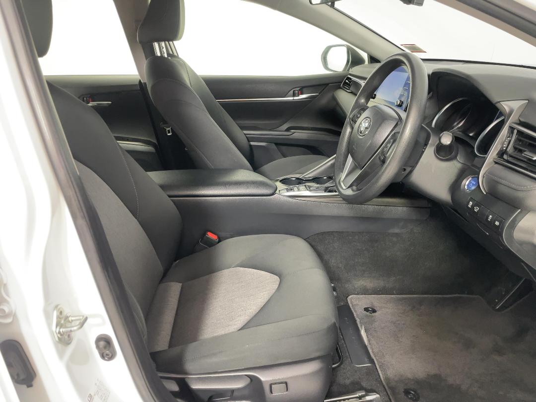 Photo '16' of Toyota Camry