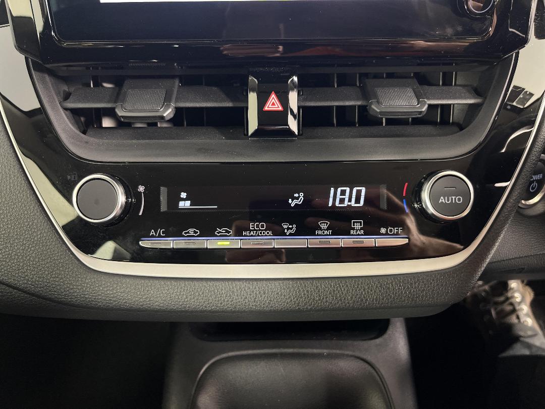 Photo '28' of Toyota Corolla