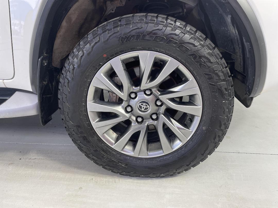 Photo '9' of Toyota Fortuner Photo '9' of Toyota Fortuner