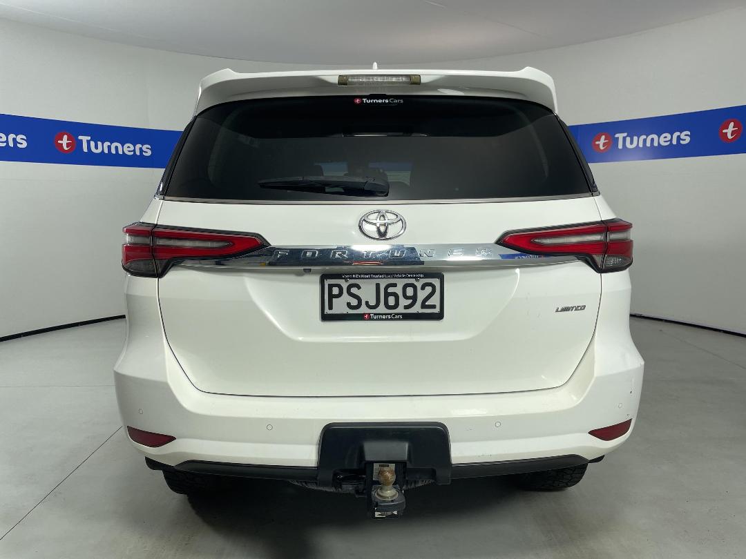 Photo '6' of Toyota Fortuner Photo '6' of Toyota Fortuner