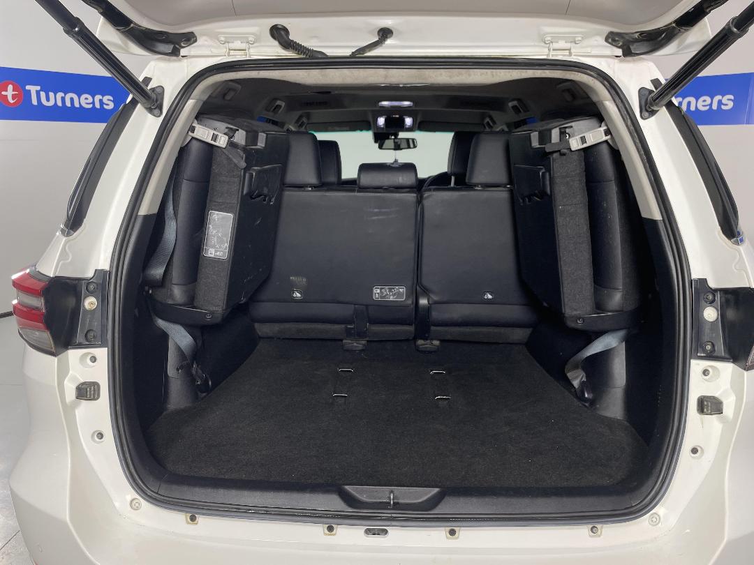 Photo '14' of Toyota Fortuner Photo '14' of Toyota Fortuner