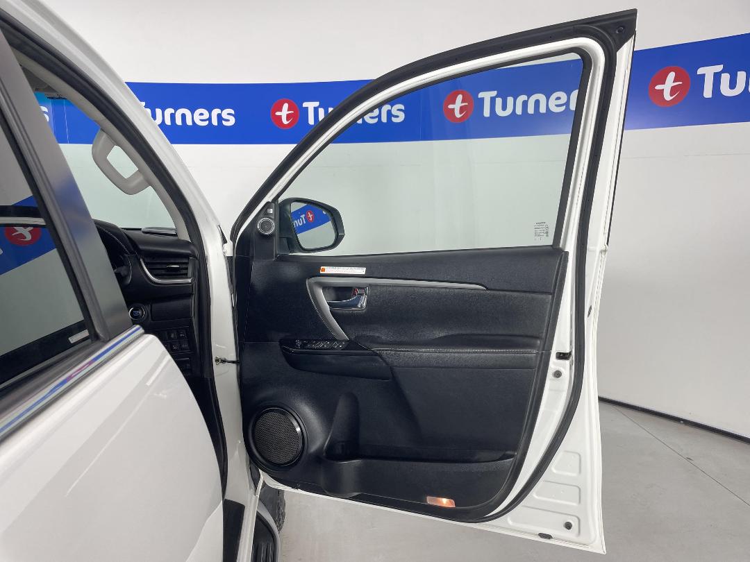 Photo '15' of Toyota Fortuner Photo '15' of Toyota Fortuner